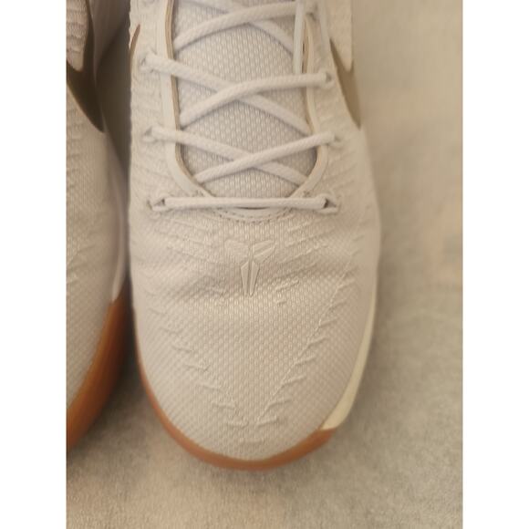 52425-107 Nike Kobe A.D. White/Metallic Gold Big Stage Size 9 - Picture 3 of 16